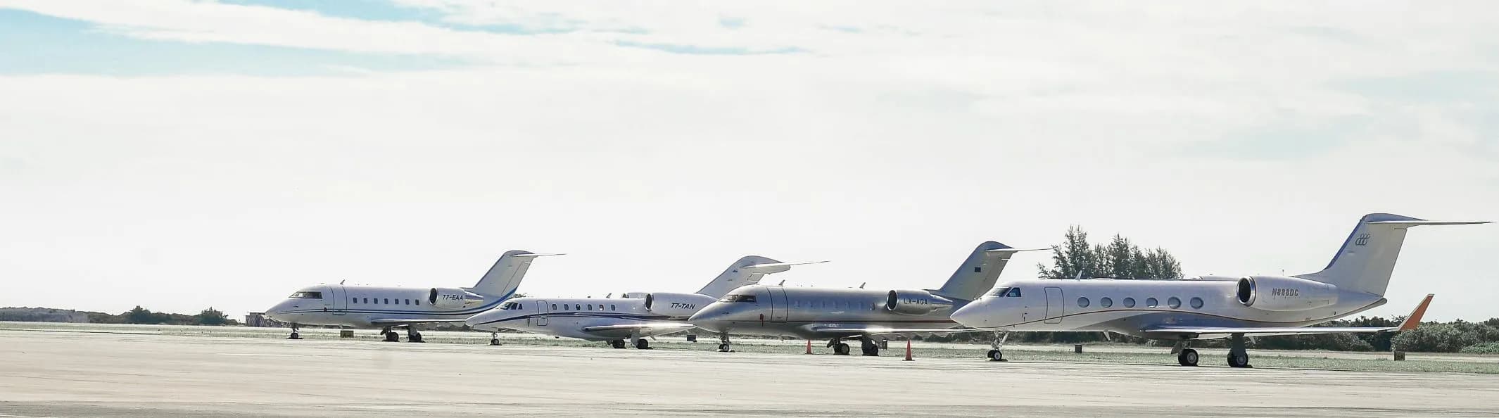Jet privé au décollage à Paris–Le Bourget (OACI LFPB, IATA LBG)