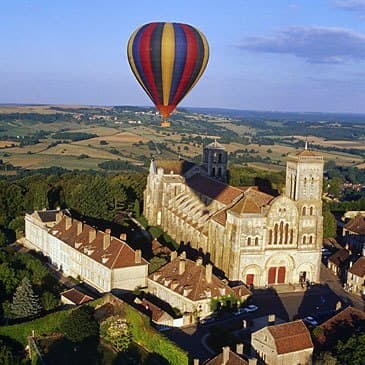 Survol de la Bourgogne en montgolfière Survol de la Bourgogne en montgolfière