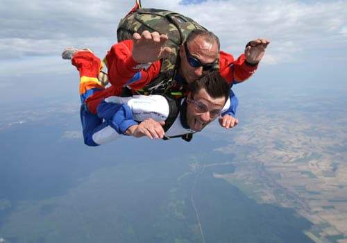 Saut en parachute près de Metz à la frontière allemande Saut en parachute près de Metz à la frontière allemande
