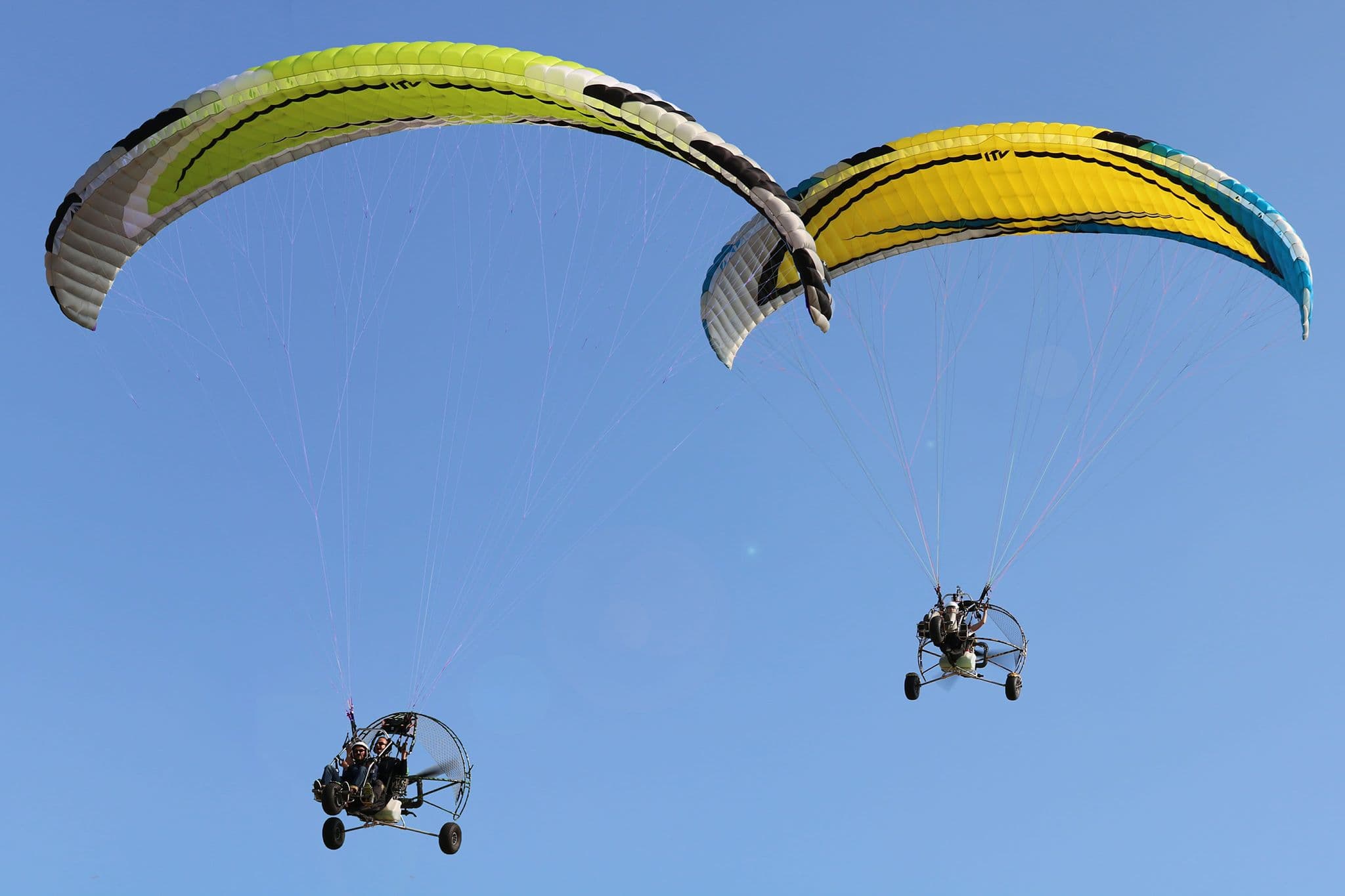 Baptême en ULM paramoteur à 2 en baie de somme prés d'Abbeville Baptême en ULM paramoteur à 2 en baie de somme prés d'Abbeville